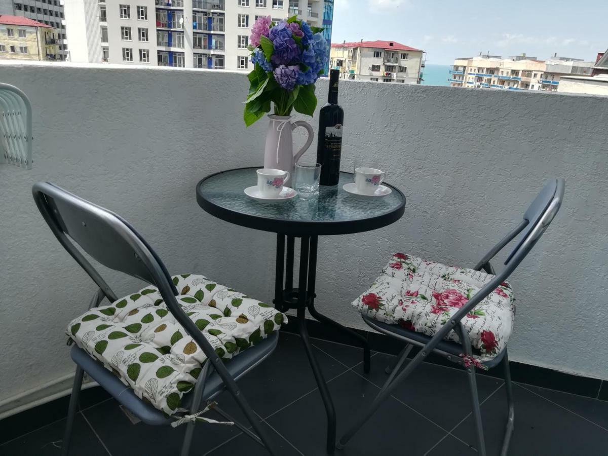 Apartament In Real Pealce In Batumi Exterior photo